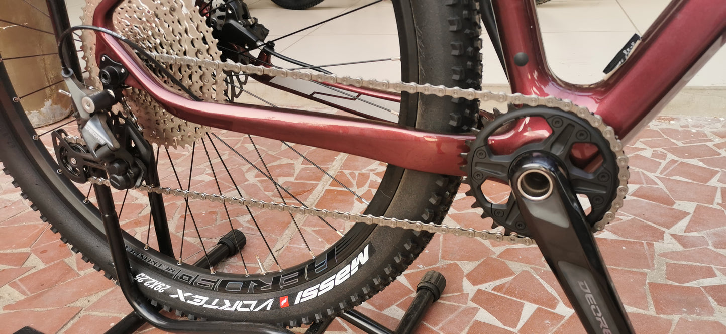 Massi - Team Performance 1x12v - Tallas S,M/L Carbono - Color Guindo