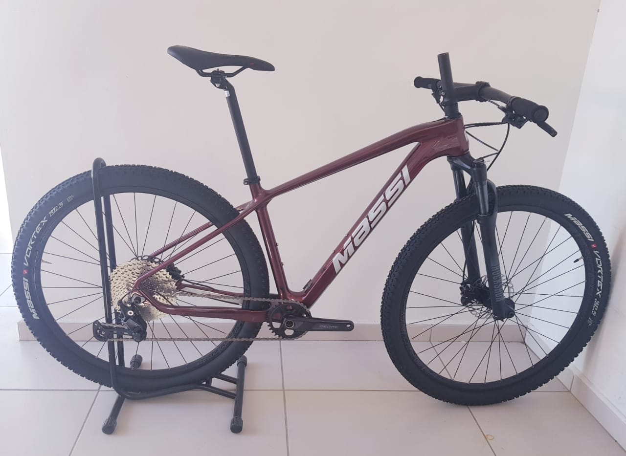 Massi - Team Performance 1x12v - Tallas S,M/L Carbono - Color Guindo